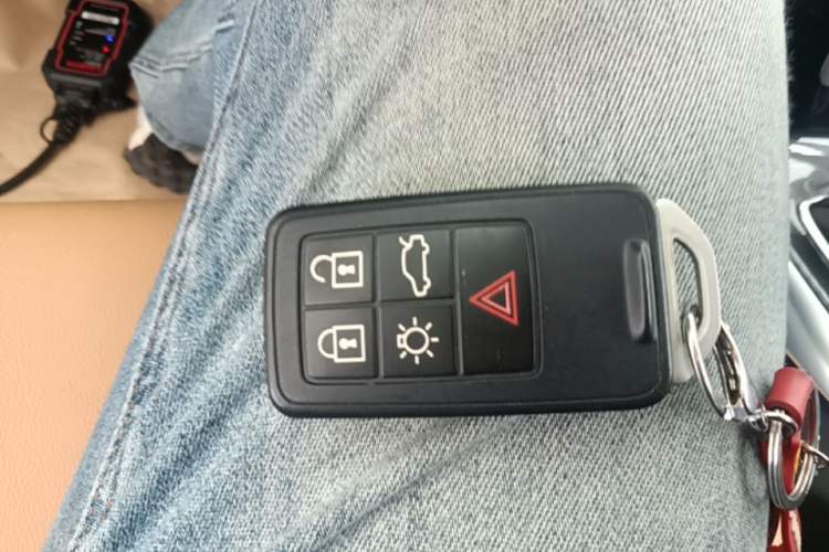 Used Volvo V40 2017 T3 Zhiyi Edition Vehicle Key