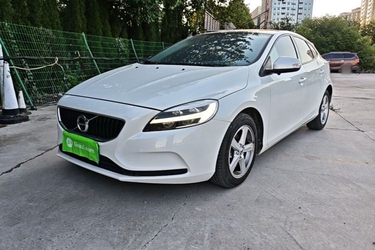Volvo V40 2017 T3 Smart Edition de segunda mano Guazi used car, China used car export, Used car for sale, Used cars, Cheapest cars for sale