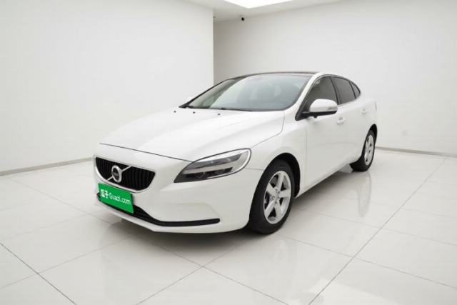 Ojetý Volvo V40 2017 T3 Smart Edition