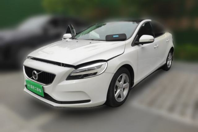 Ojetý Volvo V40 2017 T3 Smart Edition