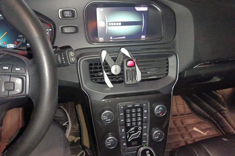 Used Volvo V40 2017 T3 Zhiyi Edition Audio And AC Panel
