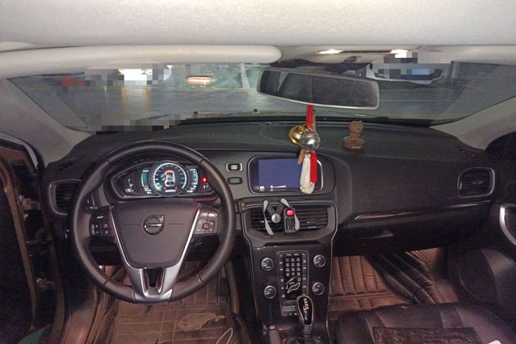 Used Volvo V40 2017 T3 Zhiyi Edition Center Console