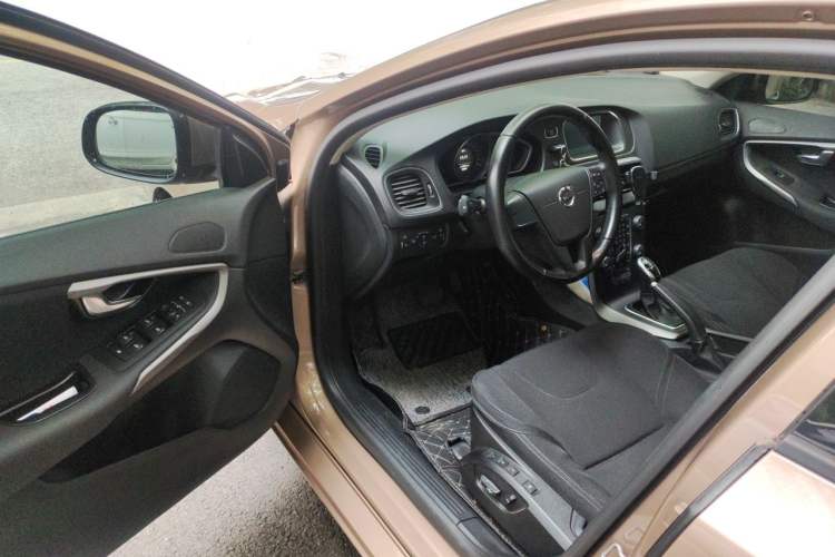 Used Volvo V40 2017 T3 Smart Edition Driver Seat