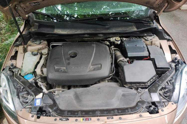 Used Volvo V40 2017 T3 Smart Edition Engine Bay