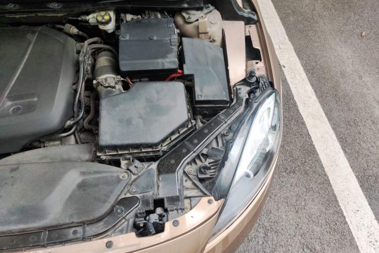 Used Volvo V40 2017 T3 Smart Edition Engine Bay Left