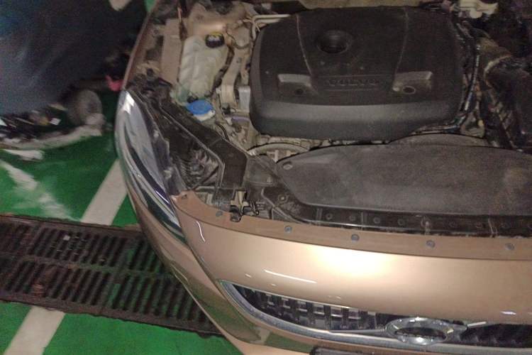 Used Volvo V40 2017 T3 Zhiyi Edition Engine Bay Right