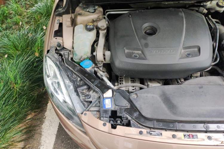 Used Volvo V40 2017 T3 Smart Edition Engine Bay Right