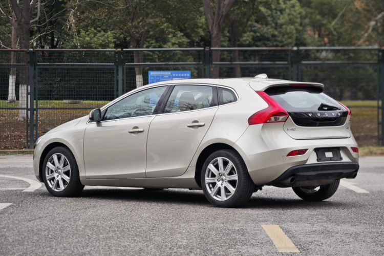 Used Volvo V40 2017 T3 Zhiya Edition Exterior 3