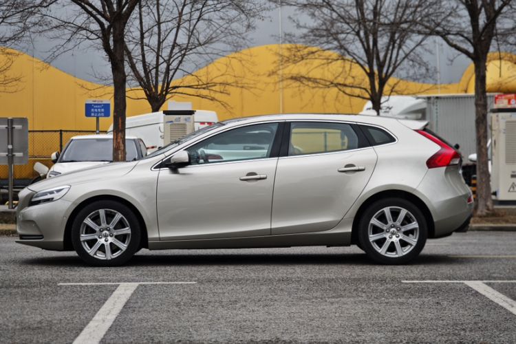 Used Volvo V40 2017 T3 Zhiya Edition Exterior 4