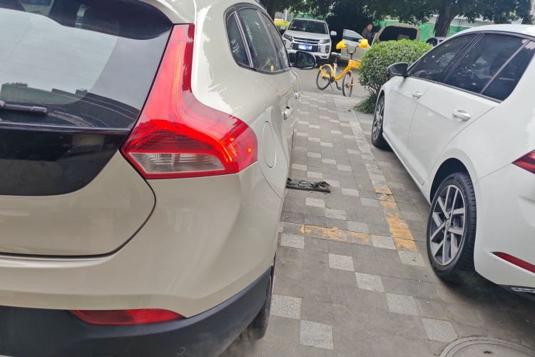 Used Volvo V40 2017 Cross Country T3 Zhiya Edition Exterior 4