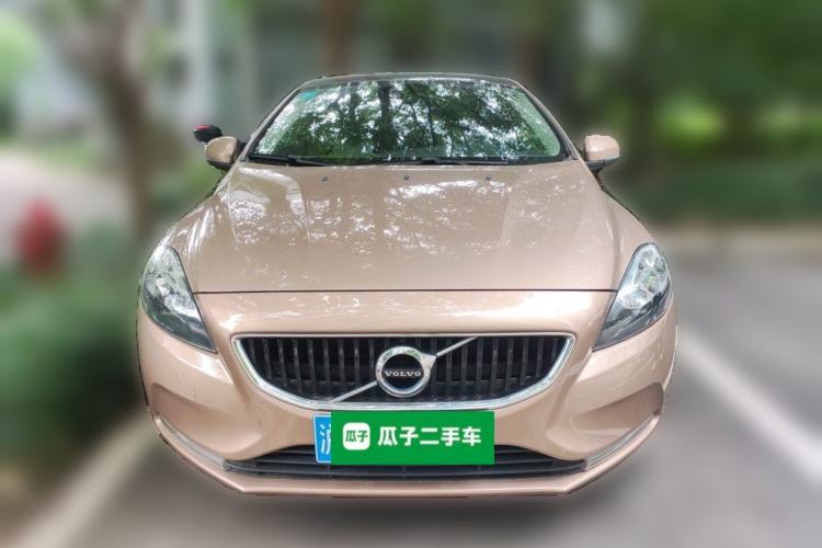 Used Volvo V40 2017 T3 Smart Edition Front