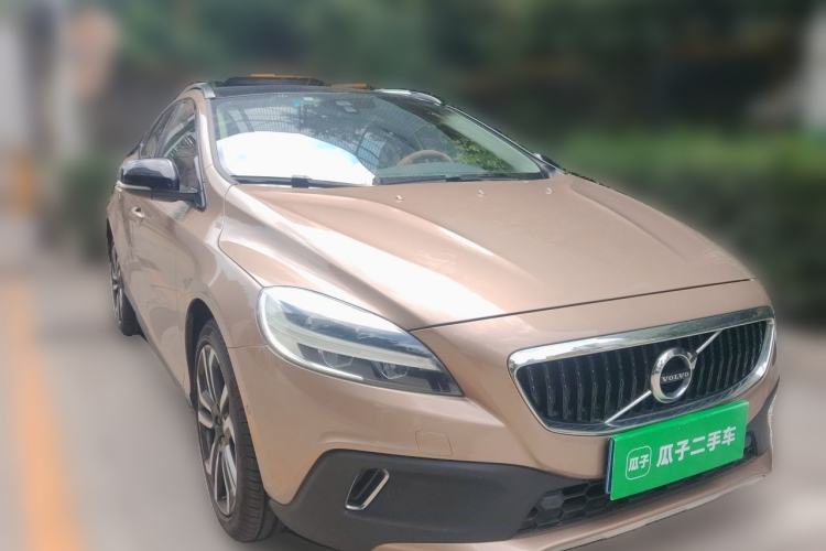 Used Volvo V40 2017 Cross Country T3 Zhiya Edition Front Right 45 Deg