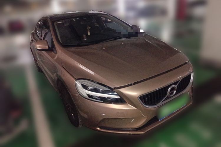Used Volvo V40 2017 T3 Zhiyi Edition Front Right 45 Deg