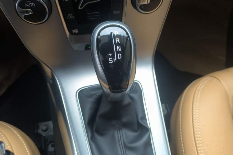 Used Volvo V40 2017 T3 Zhiya Edition Gear Lever