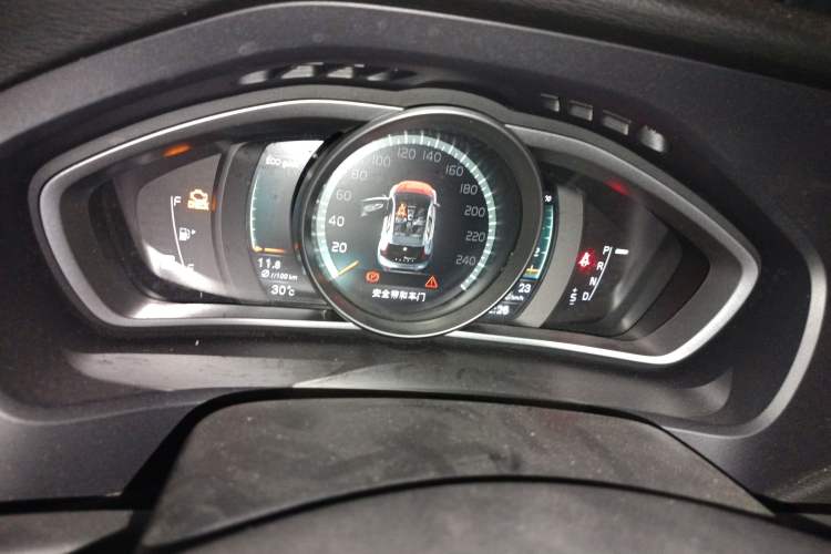 Used Volvo V40 2017 T3 Zhiyi Edition Instrument Cluster