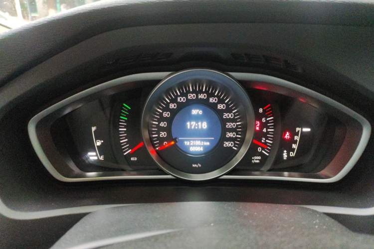 Used Volvo V40 2017 T3 Smart Edition Instrument Cluster