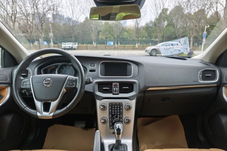 Used Volvo V40 2017 T3 Zhiya Edition Interior 10