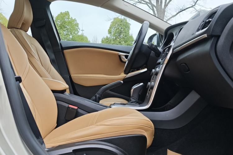 Used Volvo V40 2017 T3 Zhiya Edition Interior 2