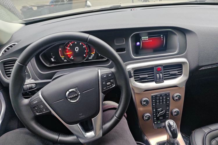 Used Volvo V40 2017 Cross Country T3 Zhiya Edition Interior 2