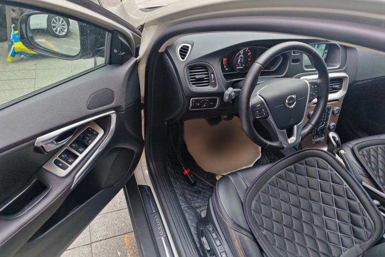 Used Volvo V40 2017 Cross Country T3 Zhiya Edition Interior 3