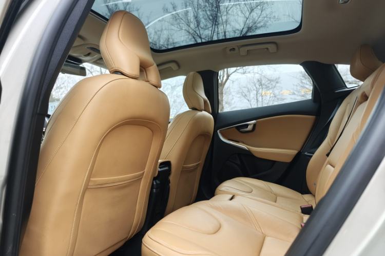 Used Volvo V40 2017 T3 Zhiya Edition Interior 5
