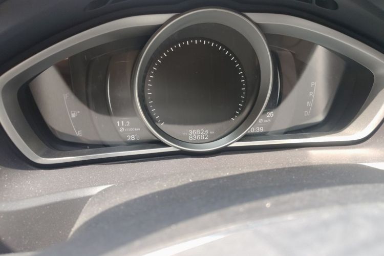 Used Volvo V40 2017 Cross Country T3 Zhiya Edition Odometer Close Up