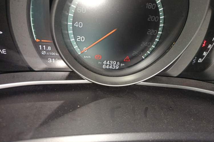 Used Volvo V40 2017 T3 Zhiyi Edition Odometer Close Up