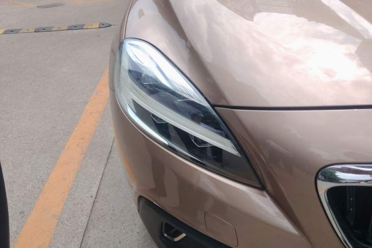 Used Volvo V40 2017 Cross Country T3 Zhiya Edition Right Front Headlight