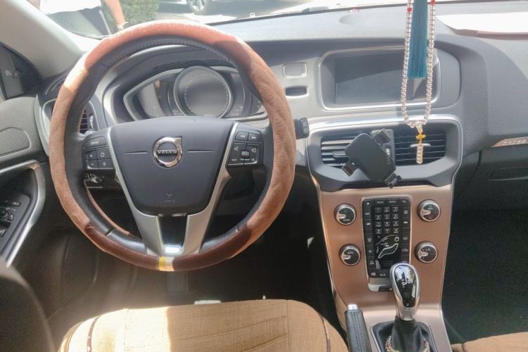 Used Volvo V40 2017 Cross Country T3 Zhiya Edition Steering Wheel