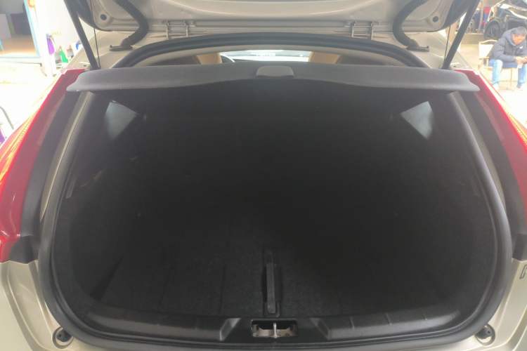 Used Volvo V40 2017 T3 Zhiya Edition Trunk
