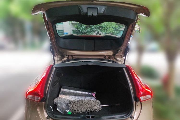 Used Volvo V40 2017 T3 Smart Edition Trunk
