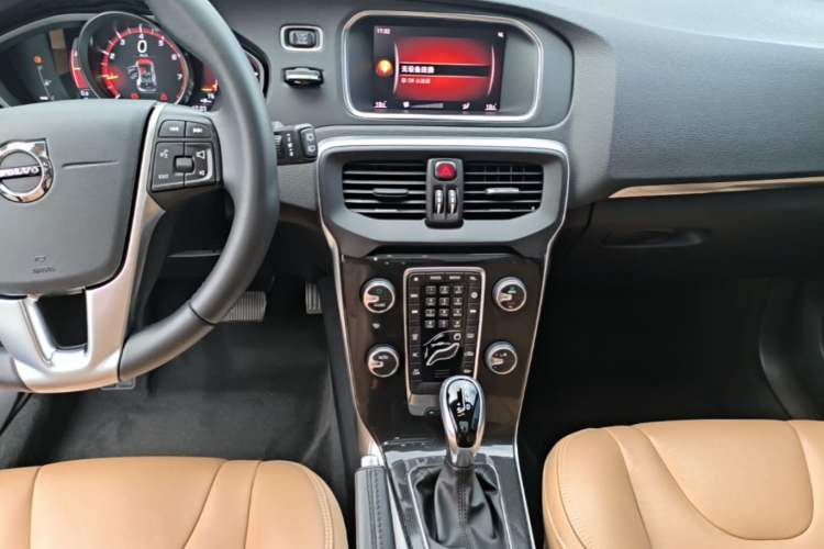 Used Volvo V40 2018 T3 Zhiyi Edition Audio And AC Panel