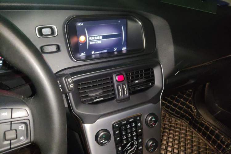 Used Volvo V40 2018 T3 Zhiya Edition Audio And AC Panel