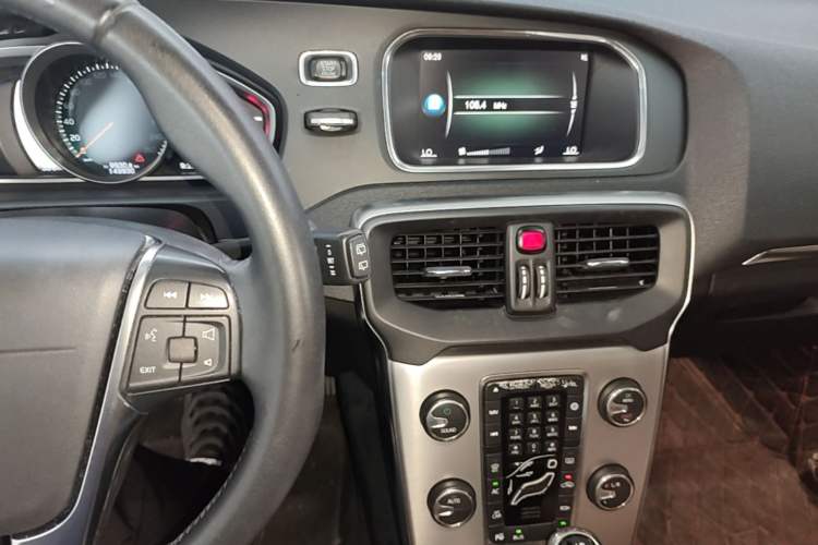 Used Volvo V40 2018 T3 Zhiya Edition Audio And AC Panel