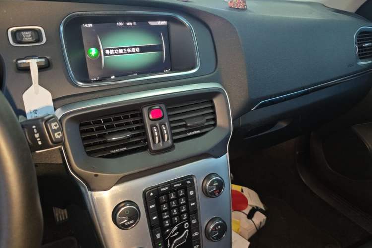 Used Volvo V40 2018 T3 Zhiya Edition Audio And AC Panel