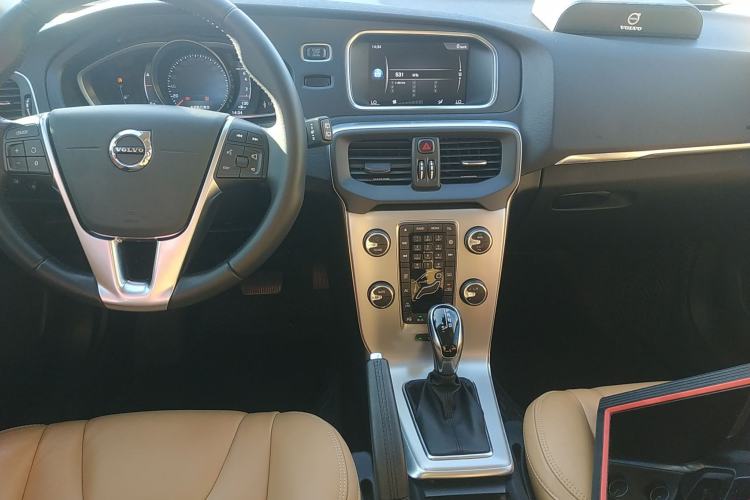 Used Volvo V40 2018 T3 Zhiya Edition Audio And AC Panel