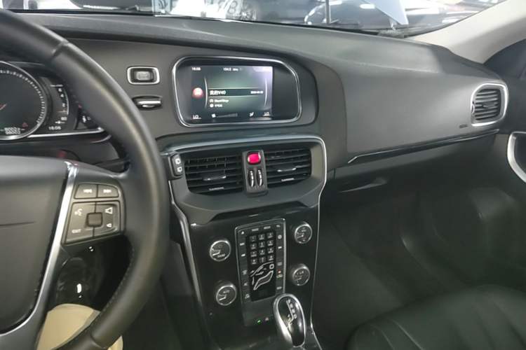 Used Volvo V40 2018 T3 Zhiyi Edition Audio And AC Panel