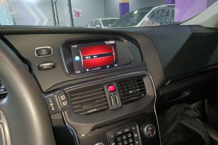 Used Volvo V40 2018 T3 Zhiyi Edition Audio And AC Panel