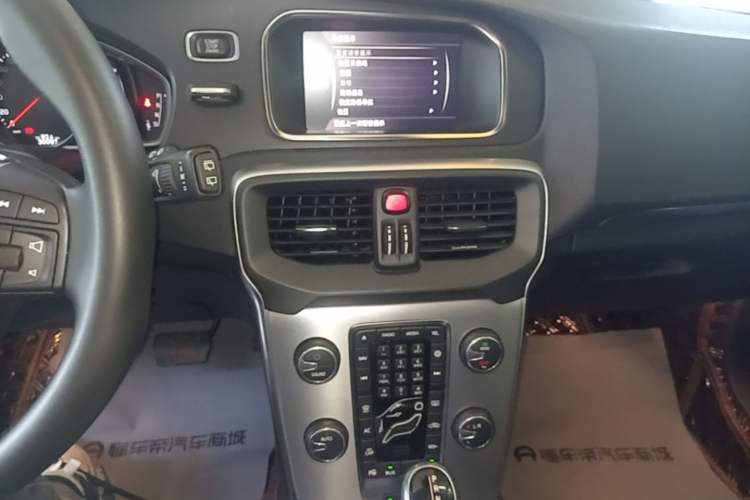 Used Volvo V40 2018 T3 Zhiya Edition Audio And AC Panel