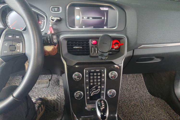 Used Volvo V40 2018 T3 Zhiyi Edition Audio And AC Panel