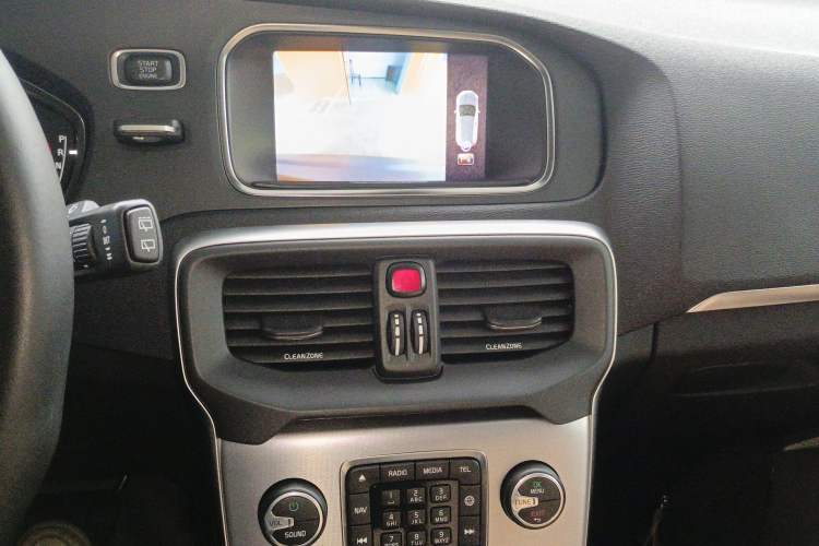 Used Volvo V40 2018 T3 Zhiya Edition Audio And AC Panel
