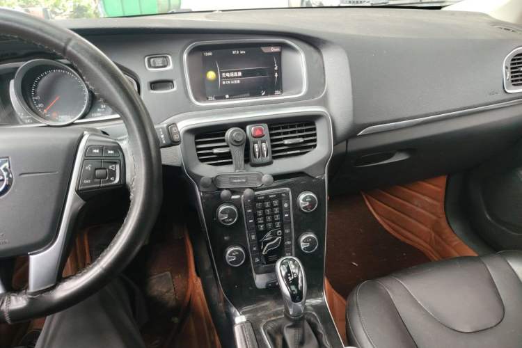 Used Volvo V40 2018 T3 Zhiyi Edition Audio And AC Panel