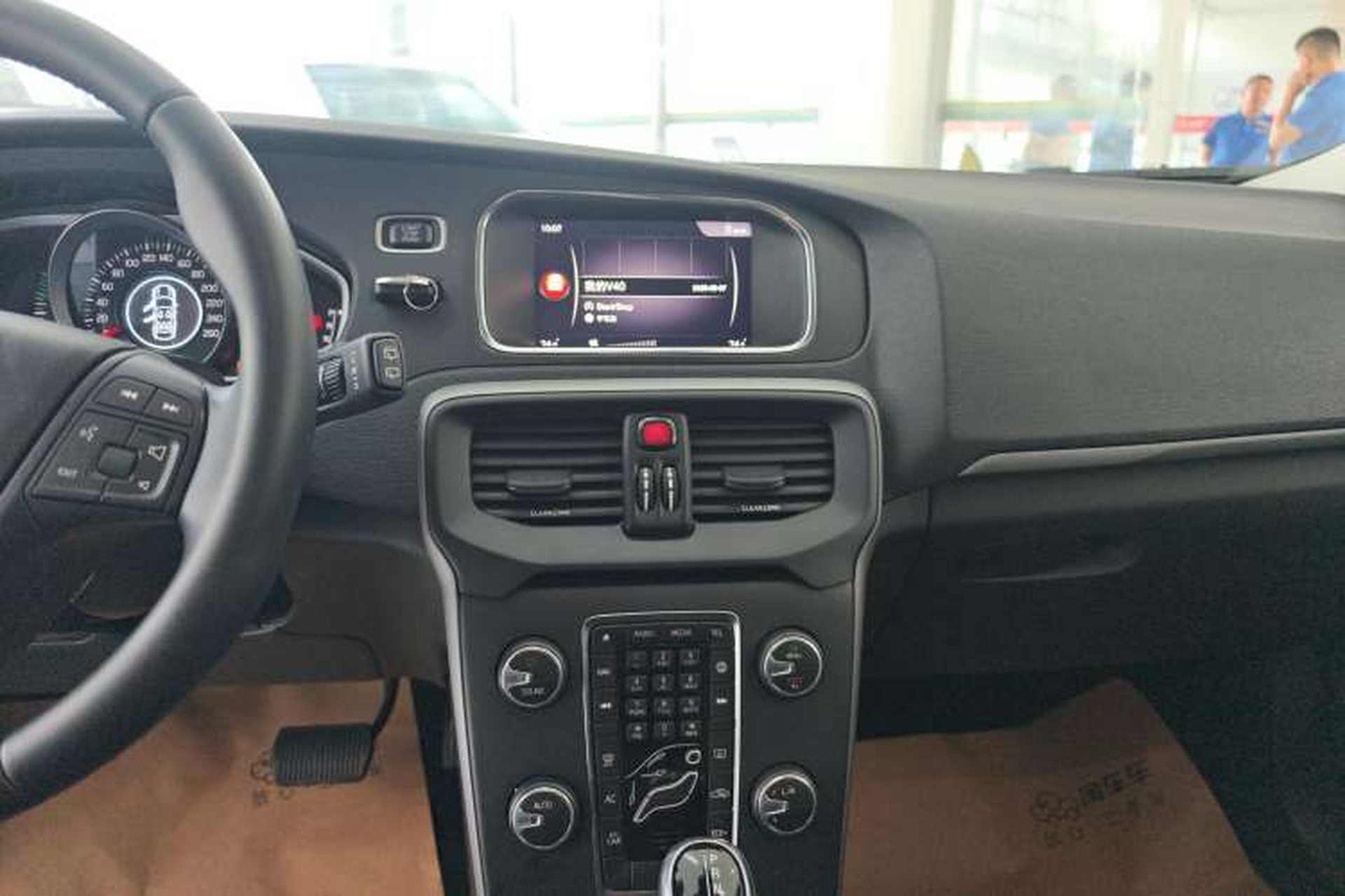 Used Volvo V40 2018 T3 Smart Edition Audio And AC Panel