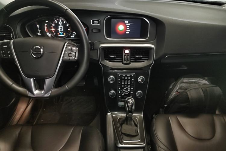 Used Volvo V40 2018 T3 Zhiyi Edition Center Console