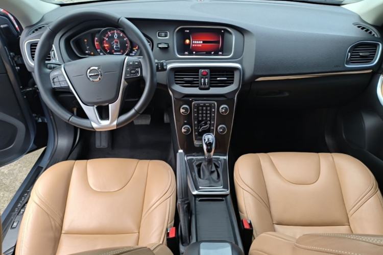 Used Volvo V40 2018 T3 Zhiyi Edition Center Console