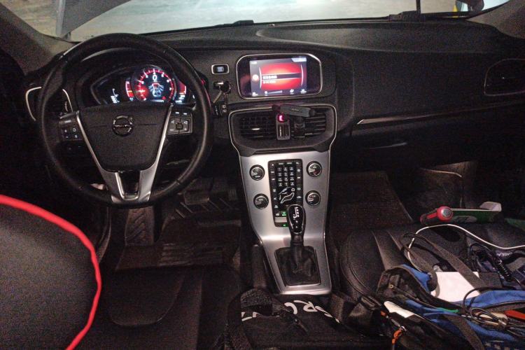 Used Volvo V40 2018 T3 Zhiya Edition Center Console