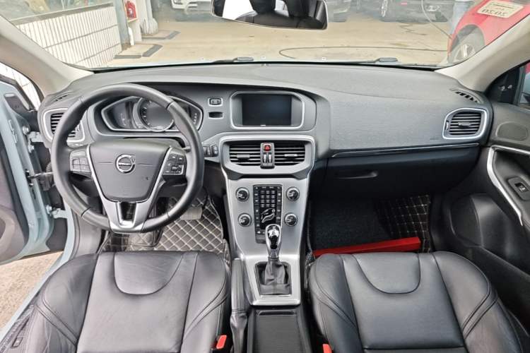 Used Volvo V40 2018 T3 Zhiya Edition Center Console