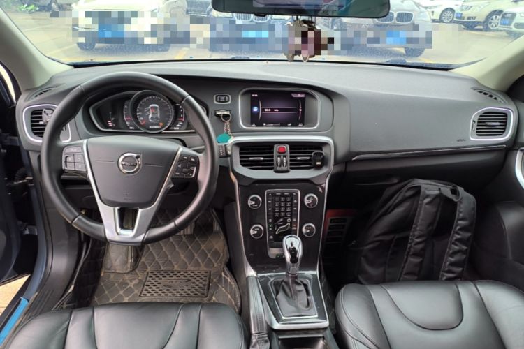 Used Volvo V40 2018 T3 Zhiyi Edition Center Console