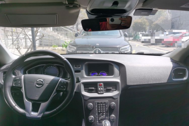 Used Volvo V40 2018 T3 Zhiyi Edition Center Console