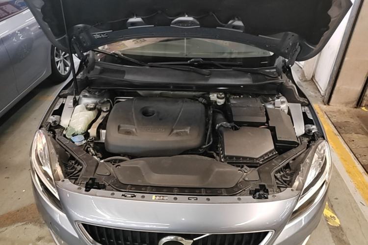 Used Volvo V40 2018 T3 Zhiyi Edition Engine Bay